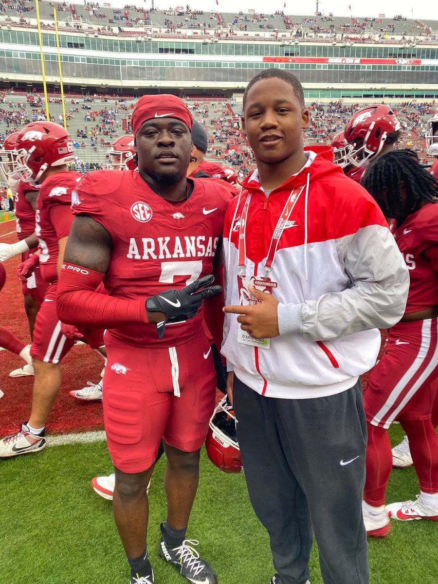 DanteSeals6's tweet photo. I’m excited to be back @RazorbackFB this Saturday for a Spring Practice Visit‼️ #WPS🐗 #Razorbacks  

📍Fayetteville, AR

@RSilverfield @Coach_Jiannoni @CoachWilk04 @CoachBreyCook @Fletcher_UofA @coachcgibbs @DavidBowenUA @NWAHutch @ArRecruitingGuy @ArkRecuriting94
@thebradleyshaw @hunterrosborne