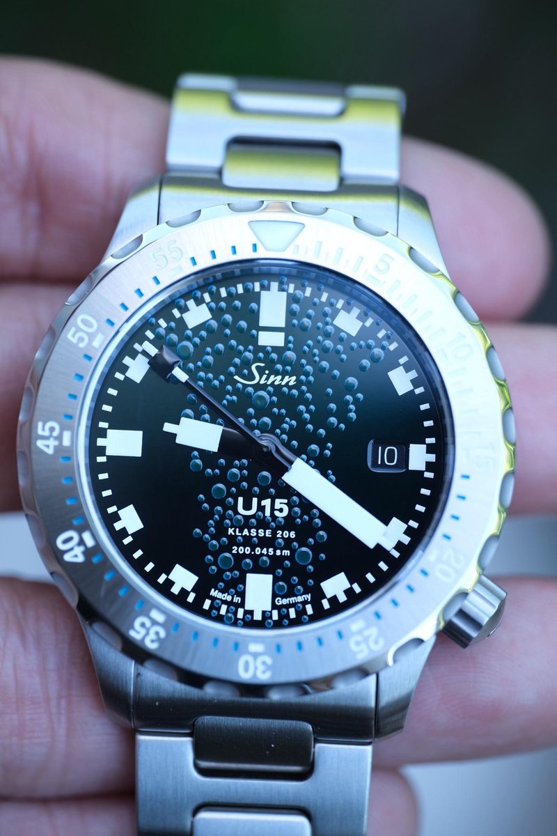 WatchPatrolRF's tweet image. ⚓ The U15 is literally built from a German U-boat—submarine steel, straight from the hull. Wild dial too, shifting greens and blues like the ocean. Only 1000 made. #Sinn #divewatch #limitededition #rkman11

💰 $3,250 at wptrl.co/l/2808068