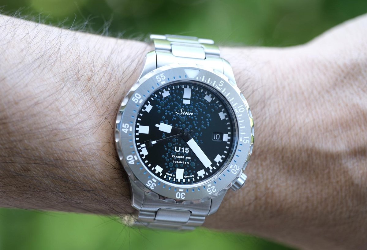 WatchPatrolRF's tweet image. ⚓ The U15 is literally built from a German U-boat—submarine steel, straight from the hull. Wild dial too, shifting greens and blues like the ocean. Only 1000 made. #Sinn #divewatch #limitededition #rkman11

💰 $3,250 at wptrl.co/l/2808068