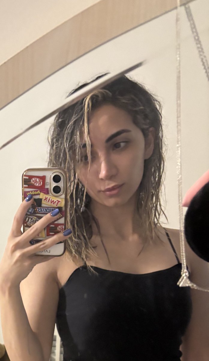 جیزل tweet media