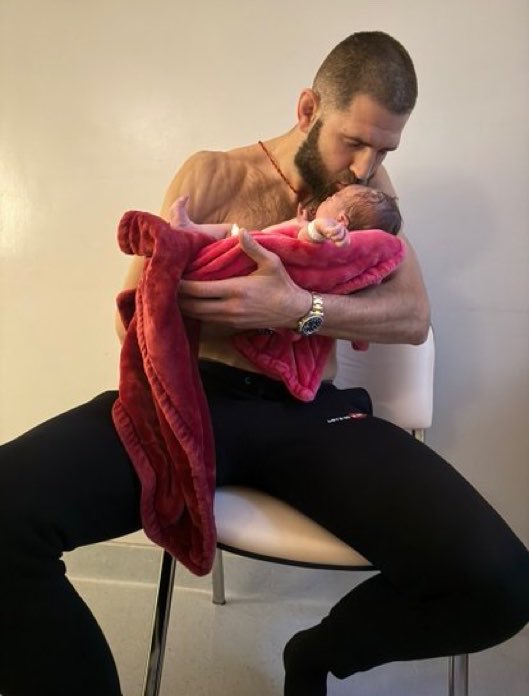 Spinnin Backfist tweet media