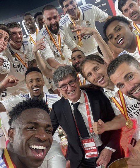 (fan) Danik tweet media