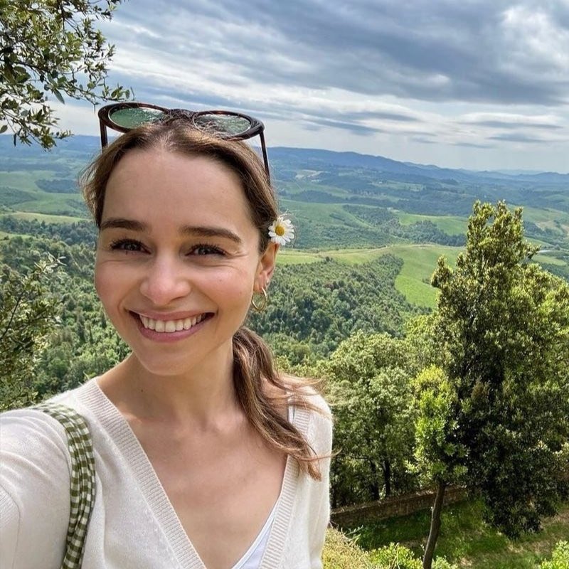 JonnyLeTran5's tweet image. Blessing your timeline with Emilia Clarke 😍 #EmiliaClarke #GameOfThrones #LastChristmas #MeBeforeYou #TerminatorGenisys #SecretInvasion #SoloAStarWarsStory #ThePodGeneration #AboveSuspicion #VoicefromtheStone #SpikeIsland #MurderManual #TriassicAttack #beautiful