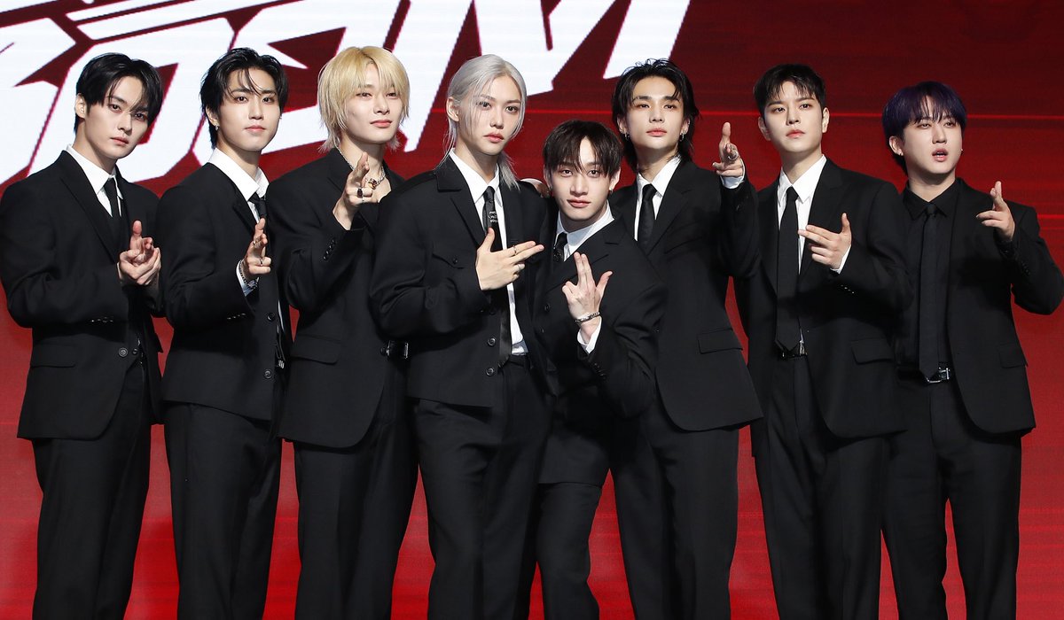 STAY

Make sure you’ve used up all your votes today

Instagram is 30 votes daily… you must use the hashtag #malekpopstraykids and your account needs to be public for it to count 

AMA website has 30 votes also daily and SKZ are nominated for Best Male K-pop Artist at the AMA’s