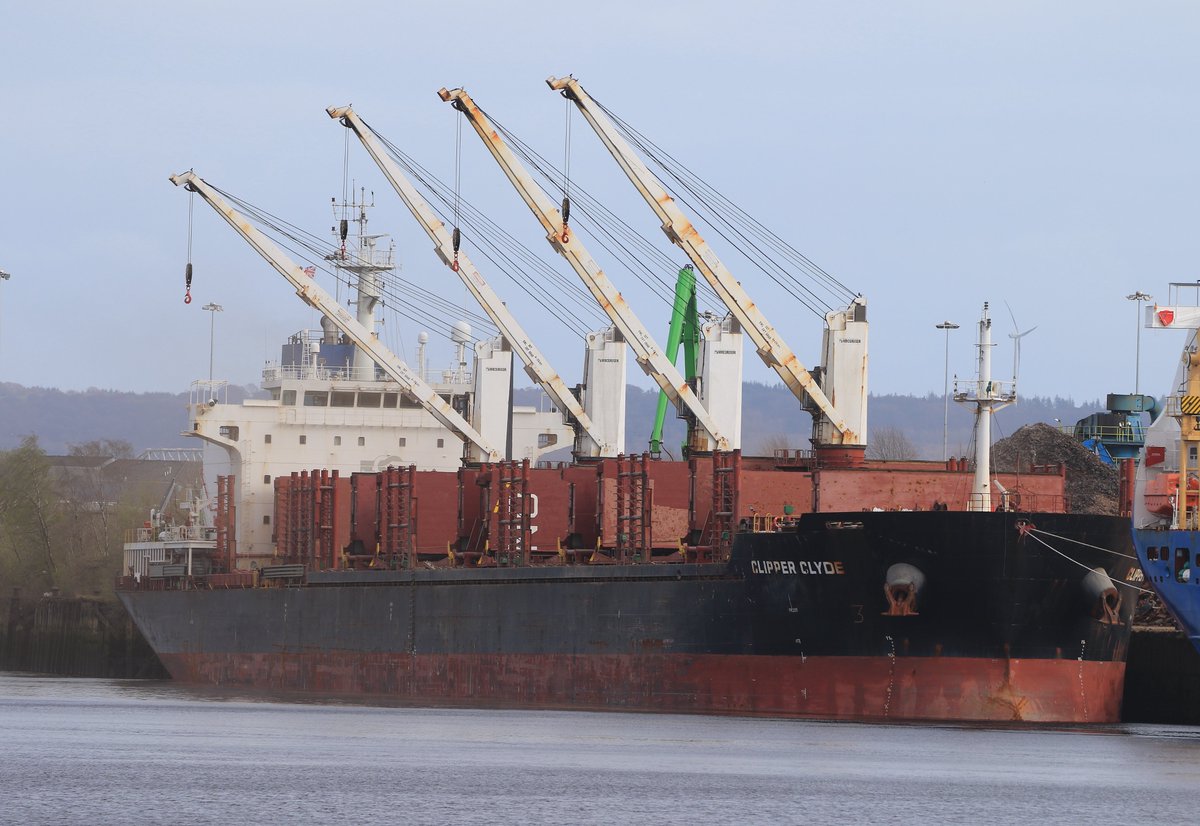 ScotlandDX's tweet image. Clipper Clyde loading scrap metal at Glasgow today #shipping