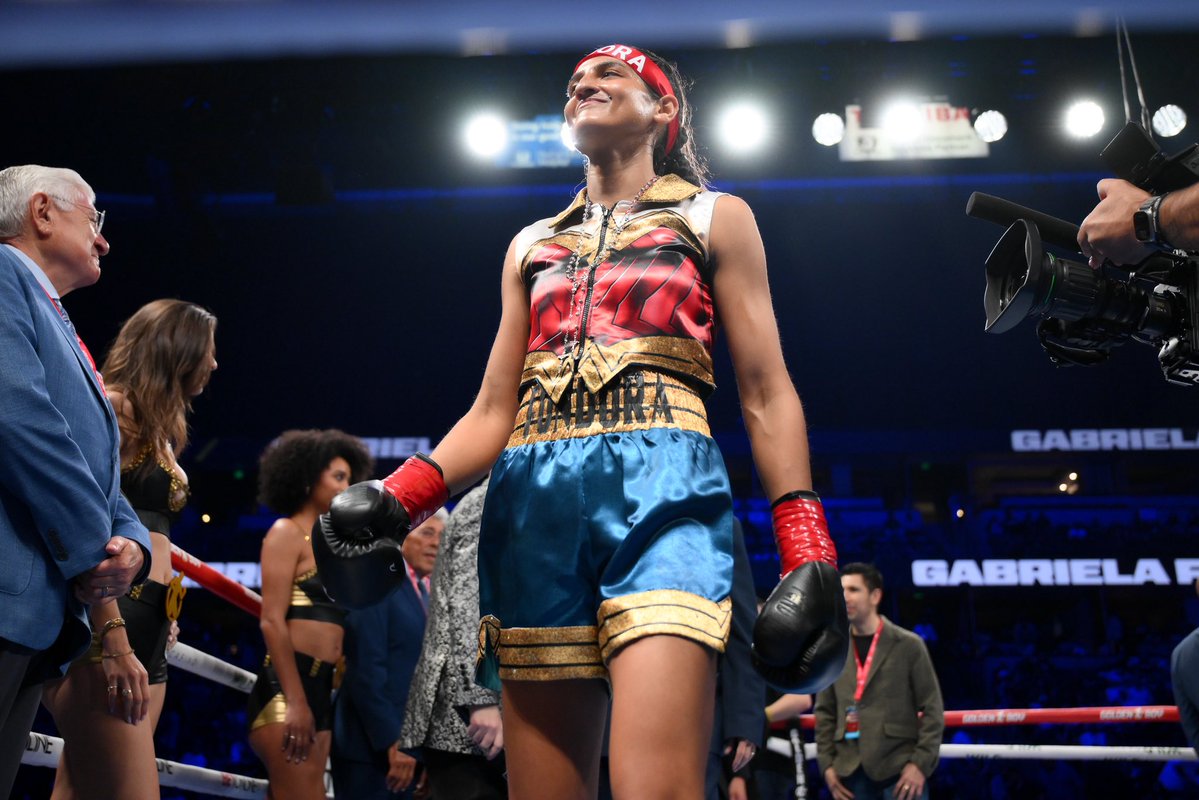 GabrielaFundor3's tweet image. Say less and smile more 👊☀️ @goldenboy @daznboxing @boxingdynastyfs #wonderwoman #undisputed #home #boxing #loveit 
📸: @mikaelona