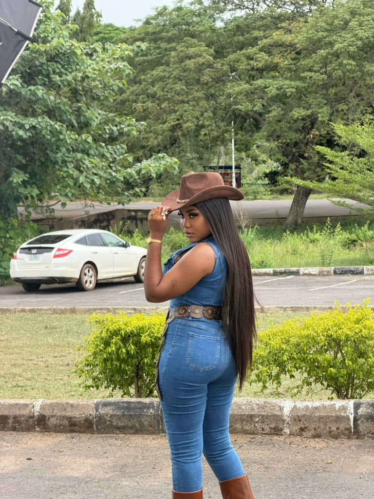 theyomikunn tweet media