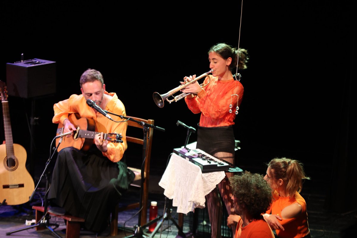cantutmusica's tweet photo. Hi ha principis que enamoren i finals que commouen. I no podem estar més emocionats amb el comiat d'Udolç. Veure el passat i el present del projecte col·laborant plegats fa molt de goig! Per tot el compartit i per tot el que en quedarà: gràcies a tots els que ho heu fet possible! https://t.co/i4wN7KTUYz