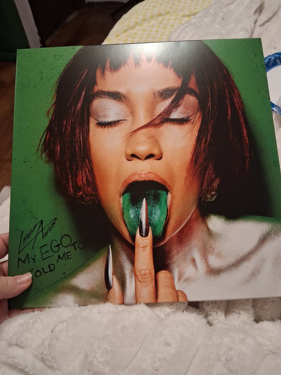 dragonbadlands's tweet photo. @LeighAnneMusic maybe u or your team could help me with this? i ordered this from amazon US (sealed, official) and it came with nothing inside but this weird piece of taped up cardboard. no vinyl, no poster. its my aoty so i hope you can help. ilysm 💚 https://t.co/uL67Y0CefQ
