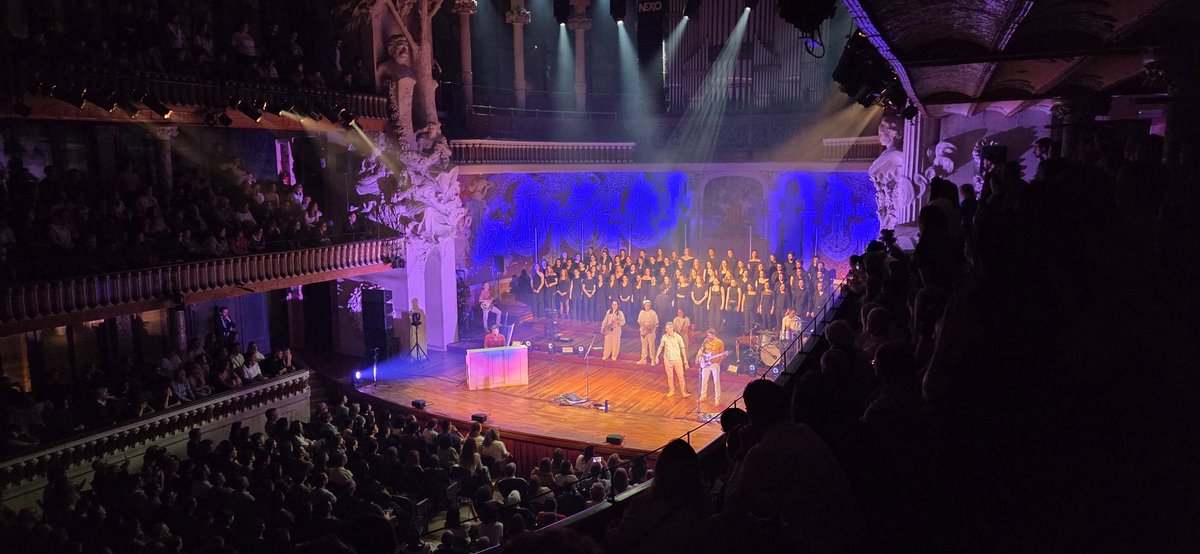 emataroca's tweet photo. Que només hi ha vida si la vius a poc a poc.

Gran concert dels @amicsdelesarts al @palaumusicacat. https://t.co/TgNVnGhLYL