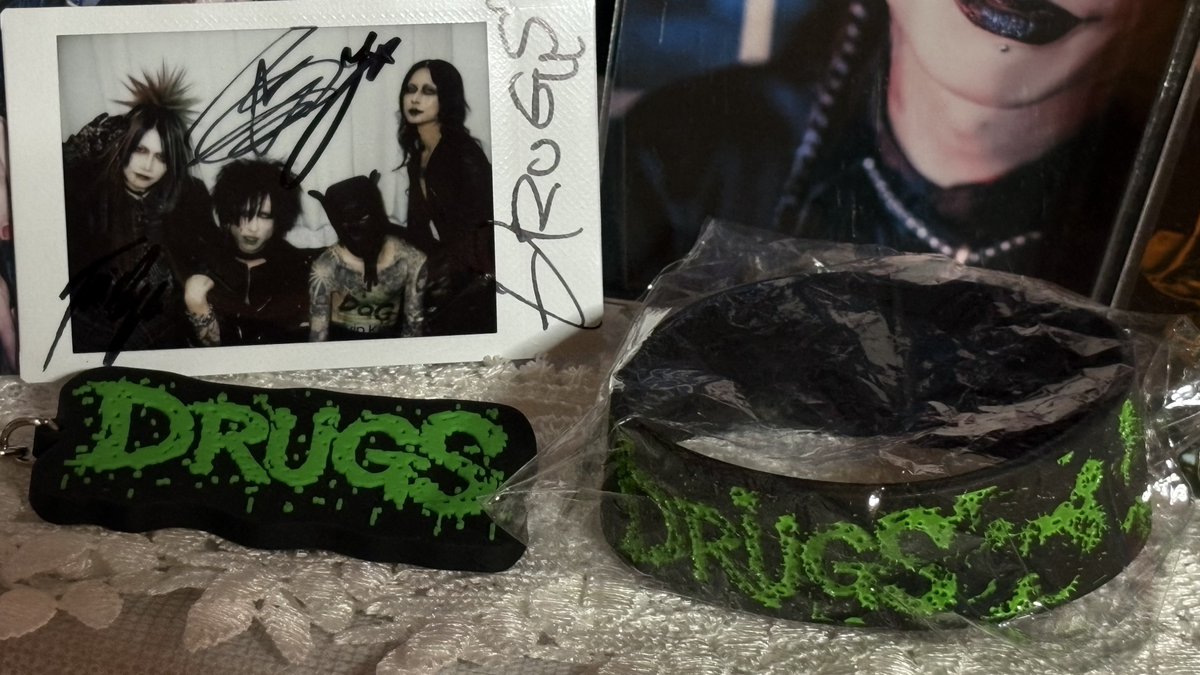 yui_tzk00's tweet photo. "Good morning, dear friends 🌹🌞☕️ Today is the one on one live performance with XANVALA from DRUGS. I can't be there, but I'll be cheering on all four members of DRUGS from afar!!💚❤️‍🔥"

#DRUGS
#綴
#タイゾ
#進藤渉
#よしあつ
#DOPES https://t.co/YhdKFUBblP