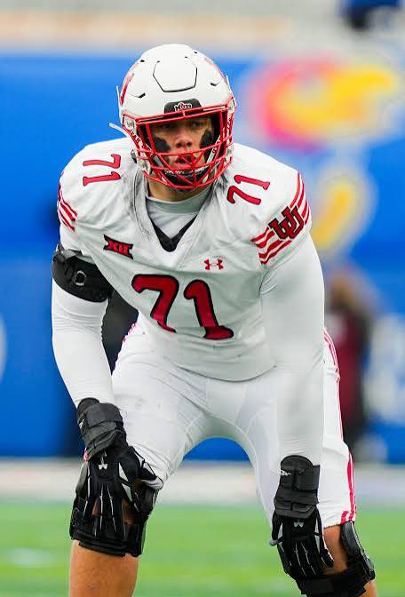 TheSnapCount99's tweet photo. #30 Caleb Lomu OT, With Malik Willis under center, Miami could lean toward a more run-heavy identity amid changes at WR. Lomu brings strong late 1st-round value a physical OT who stabilizes protection and helps establish the ground game.
#NFLDraft #Dolphins #Scout https://t.co/KnQxKrXn6A