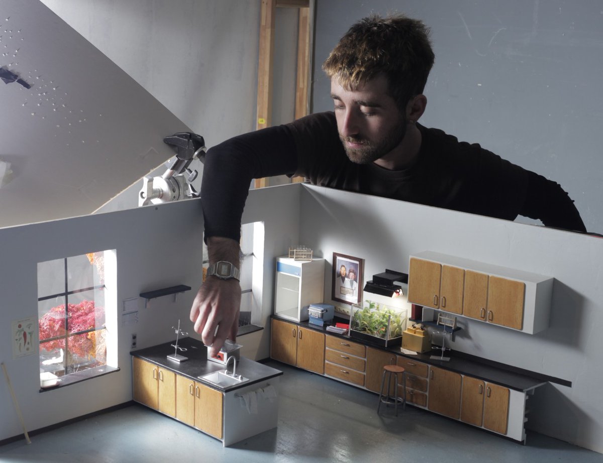 ANIMATIONWorld's tweet image. #Carrotica Now Online Following Festival Run: watch Daniel Sterlin-Altman’s #Annecy Cristal-winning #stopmotion short about a teenage boy secretly writing explicit gay erotica while his single mom is seduced by a carrot. bit.ly/4mAsnUf #QueerCinema #IndieAnimation