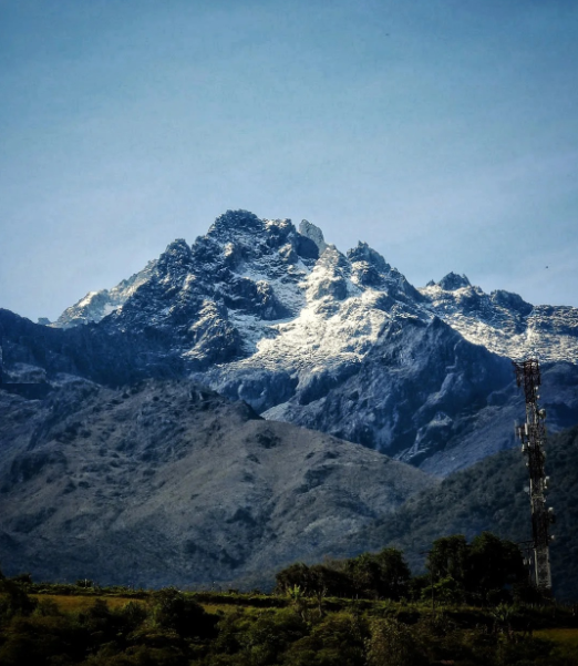 HoyEnMerida's tweet photo. La majestuosidad de nuestro Pico Bolívar. Mérida, Venezuela https://t.co/kgzQuP7O4J