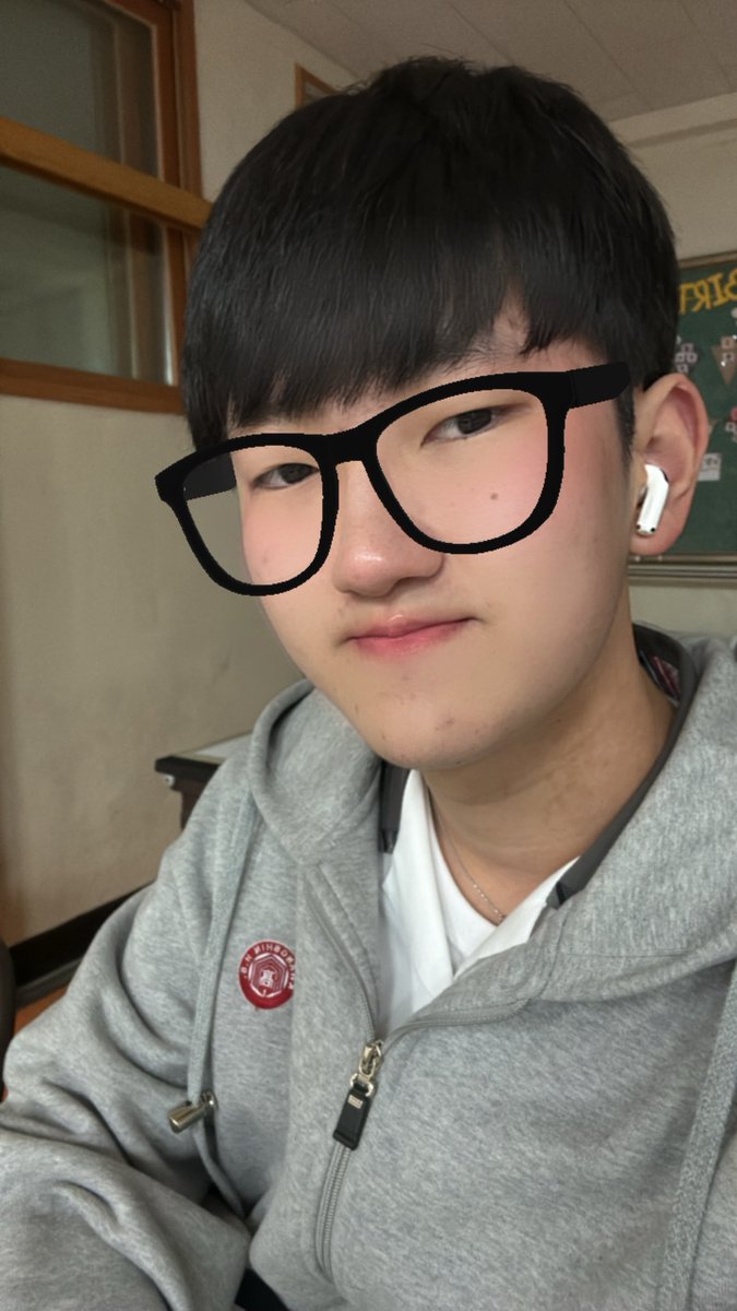 t1cfj's tweet photo. 머리 좀 밤티인데 ��못자른듯
#게친소 #ㅌㅊㅅ #ㄱㅊㅅ #트친소 https://t.co/8KHNwYBIac