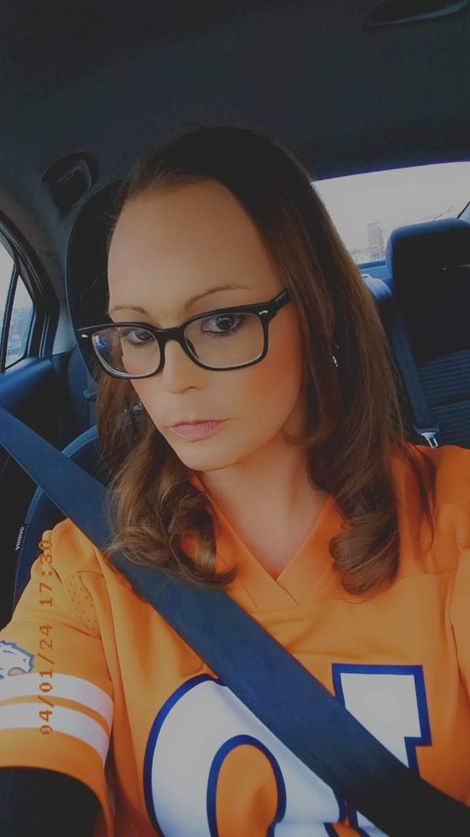 Lynoranyx's tweet photo. Here piggy piggy come out come out where ever you are!! This Goddess doesn't feel like playing games today.
#Findom #Spoilme https://t.co/NA3cNmNtOk