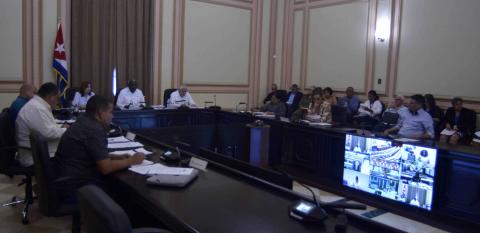 🇨🇺| En la reciente sesión del Consejo de Estado, se evaluó la implementación del Programa Económico y Social del Gobierno 2026.

<a href="/MMarreroCruz/">Manuel Marrero Cruz</a> manifestó que las prioridades de trabajo se centran en:

📍Producción nacional, con énfasis en los alimentos.