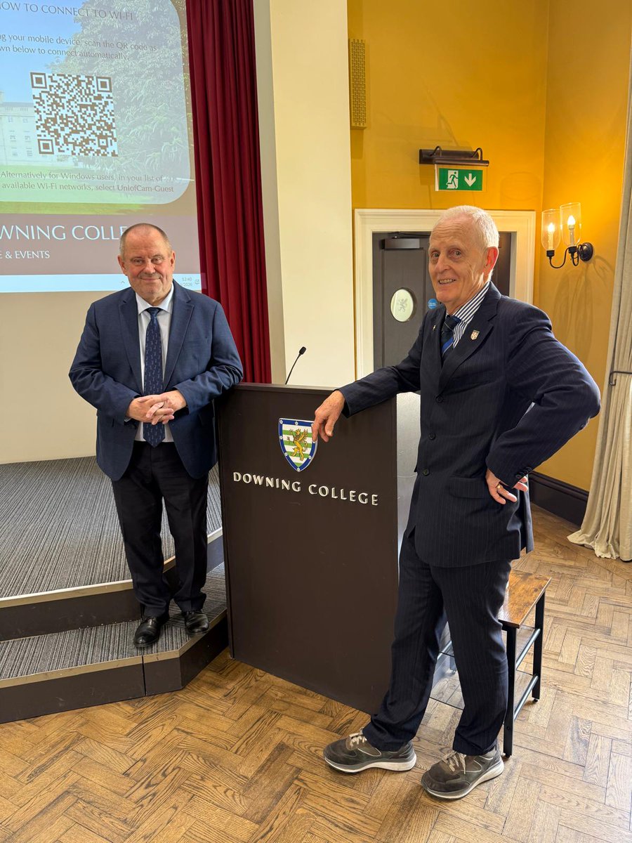 AlojzyZNowak's tweet photo. Ostatnie dni to wykłady w Downing College, University of Cambridge dla studentów programu #ExecutiveMBA. Temat: Megatrendy we współczesnym świecie. 
#Megatrendy #ExecutiveMBA #DowningCollege #UniversityofCambridge https://t.co/WDQrYo43lq