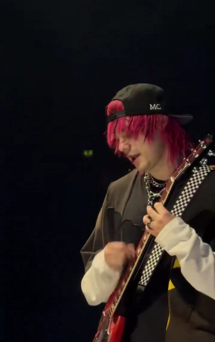 ⭑ mir ⭑ON TOUR tweet media