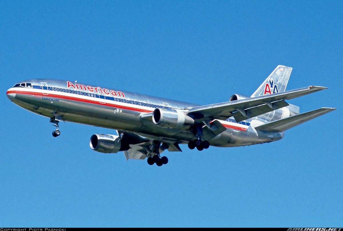 n194at's tweet image. American Airlines  
Douglas DC-10-10 N132AA 
ORD/KORD Chicago O’Hare Intl Airport  
October 1993
Photo credit Piotr Pasnicki 
#AvGeek #Airline #Aviation #AvGeeks #Douglas #DC10 #AmericanAirlines #AAL #ORD #Chicago @fly2ohare @AmericanAir 🇺🇸