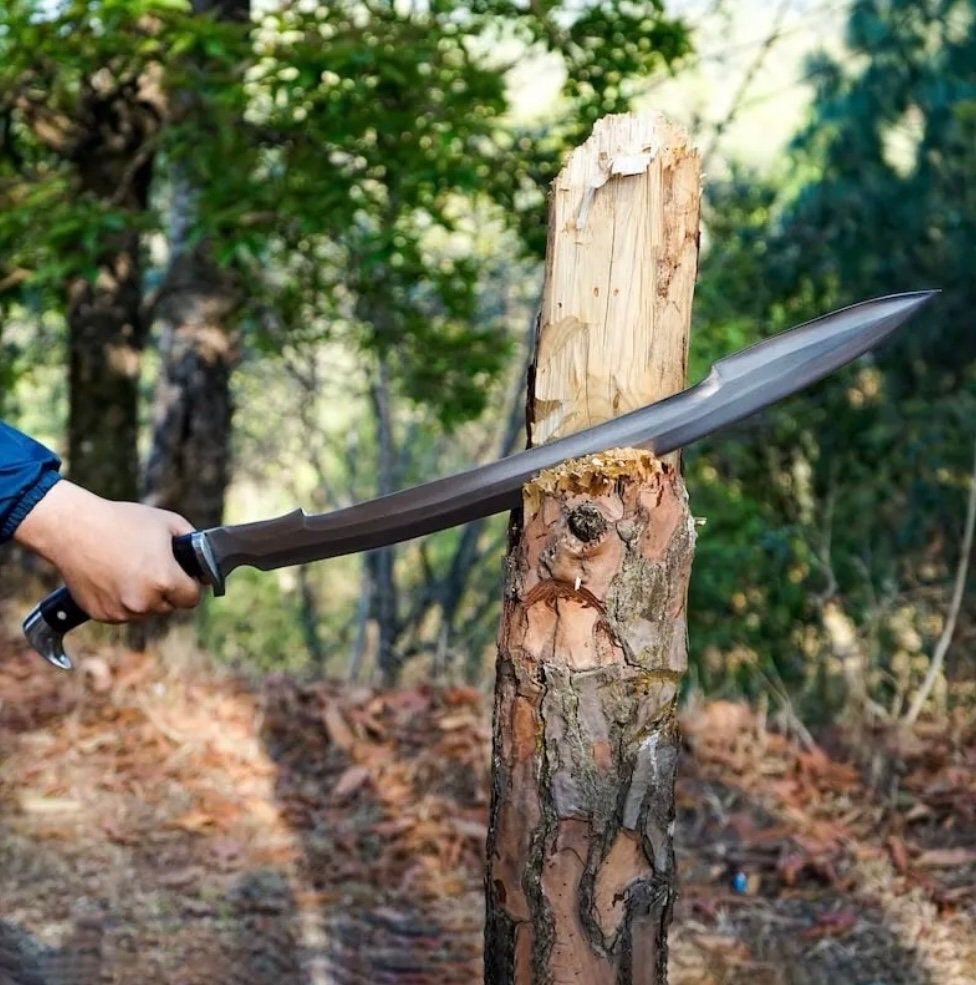 knivesmaker786's tweet image. 🌿 Jungle Machete for Sale – Heavy-Duty &amp;amp; Reliable
High-carbon steel blade, rugged full-tang build, perfect for clearing, camping, or outdoor use – grab yours now!  
Ships to USA, DM for details.  #Machete #JungleMachete #OutdoorGear #USA