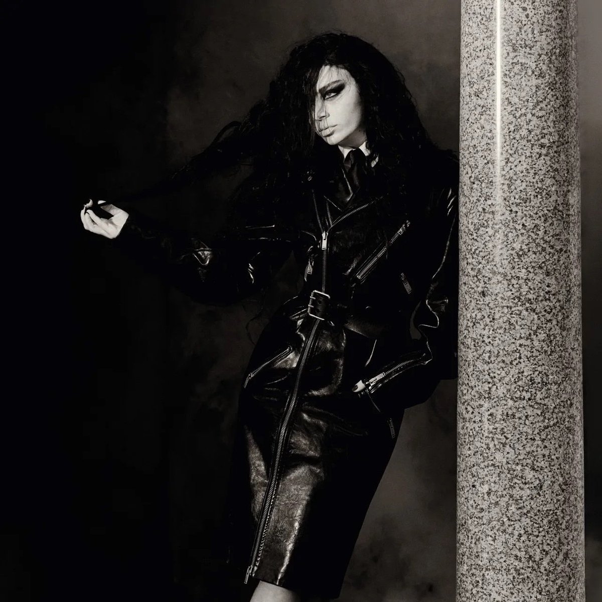 Info Charli xcx tweet media