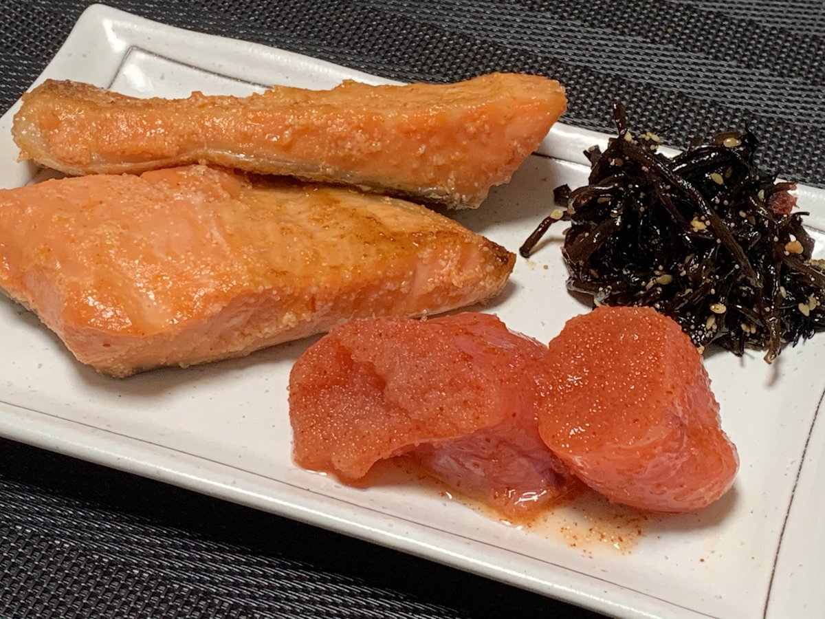 ＠もつ tweet media