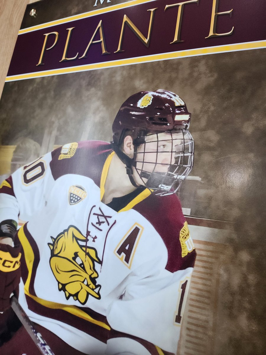 New plaque ready to go for @hobeybakeraward 2026 recipient <a href="/mdplanet10/">Max Plante</a> for @umdmenshockey

Can't wait to install this next to the other 6 boards we've made for the team. That's right, Max is the 7th Hobey Baker winner for the Bulldogs! That's impressive.

 #umdhockey #hobeybaker