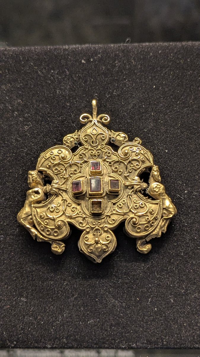 Jim73131158's tweet image. A truly beautiful C4 medallion (encolpion) with  almandines - 

Gjurište monastery, Sveti Nikole, North Macedonia

#findsfriday #museum