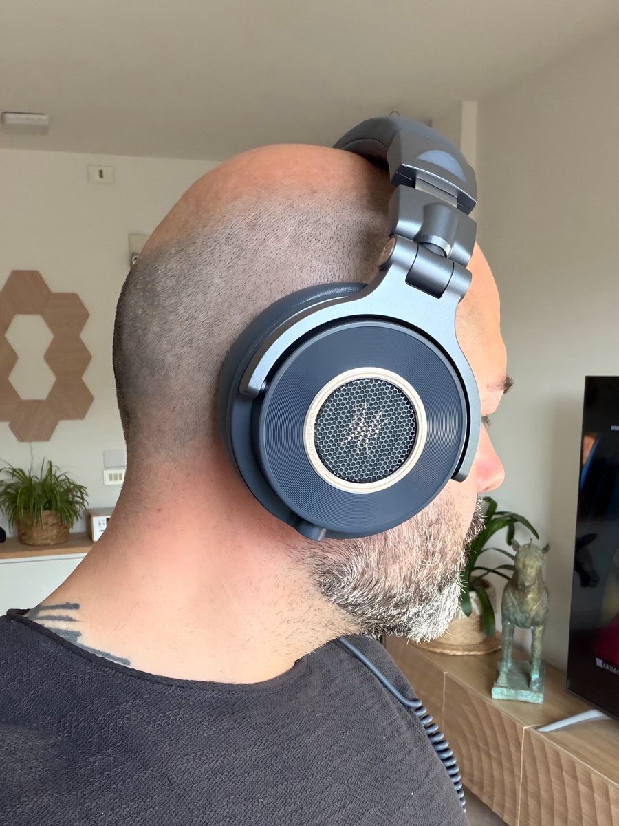 MikyAncona's tweet image. Suono da studio, qualità Hi-Res e dettagli che non ti aspetti… le OneOdio Monitor 60 sono ottime cuffie senza spendere una follia 🎧🔥
Scopri di più su 👉 mikyancona.com/oneodio-monito…
#OneOdio #Monitor60 #HiResAudio #Tech #mikyancona