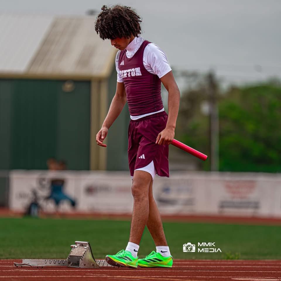 chase6bess's tweet photo. Area Track Meet 
Rockport, Texas 📍
800 meter relay ⚡️ 
Mile ⚡️ 
200 ⚡️ https://t.co/XWxcUEFZXY