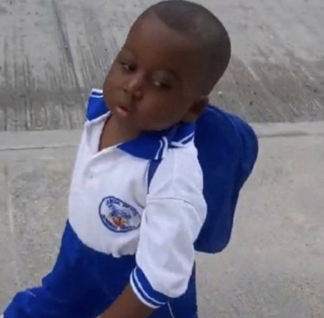 Yo viendo mi outfit cada vez que paso por un espejo