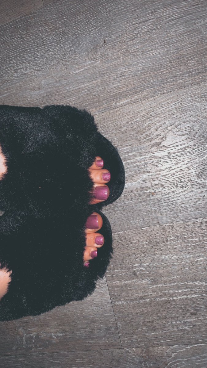 sexypaintedtoes tweet media