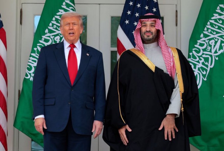 HRHMBNSALMAAN's tweet photo. مسؤولين أميركيين وغربيين وعرب :

المملكة العربية #السعودية ضغطت على الولايات المتحدة لتأمين وقف إطلاق النار في #لبنان للحفاظ على إستمرارية المحادثات الأمريكية مع #إيران 🇸🇦🇱🇧🇺🇸 https://t.co/yYpxXlQ5xc