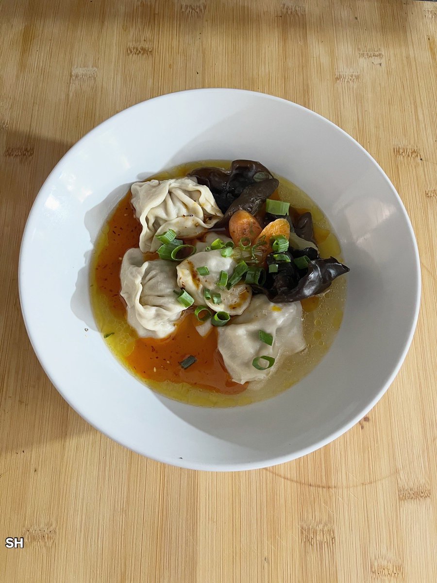 Agent99c's tweet image. Dinner on a Thursday: dumplings 🥟 in a warm, comforting bowl of black fungus soup 🍜 #dumplings #asianfood #soup #eat #dinner