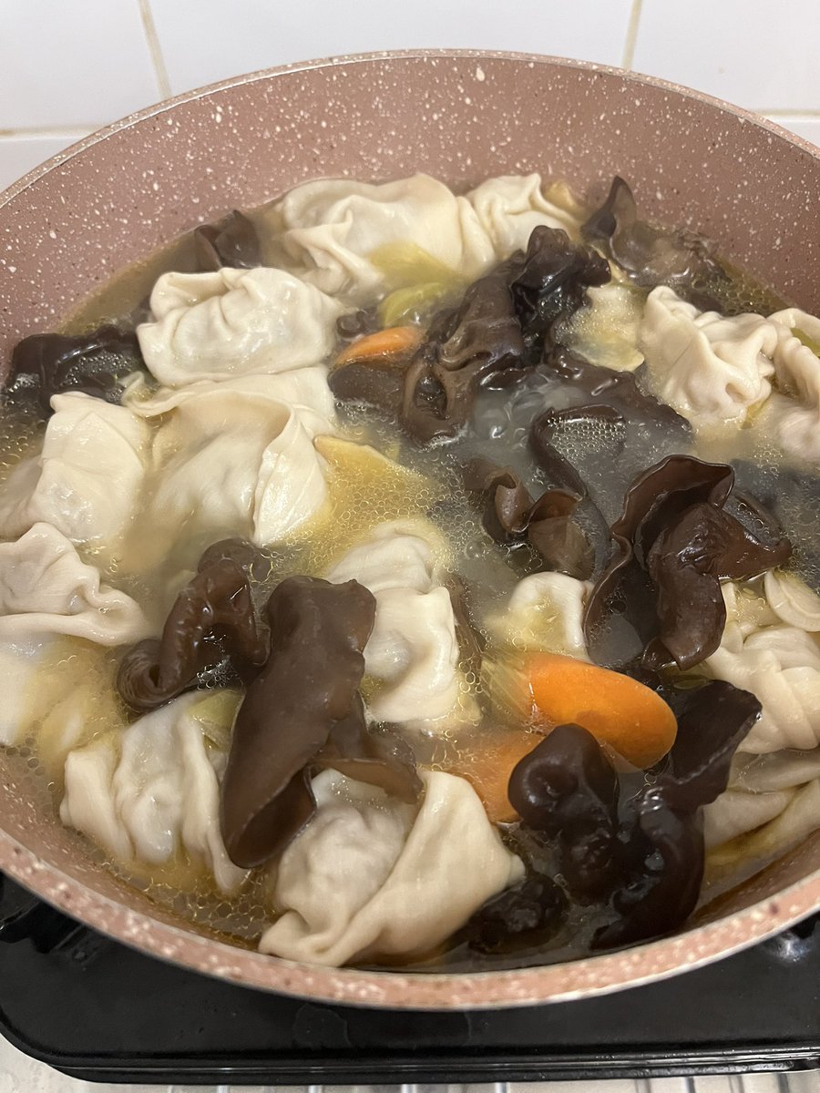 Agent99c's tweet image. Dinner on a Thursday: dumplings 🥟 in a warm, comforting bowl of black fungus soup 🍜 #dumplings #asianfood #soup #eat #dinner