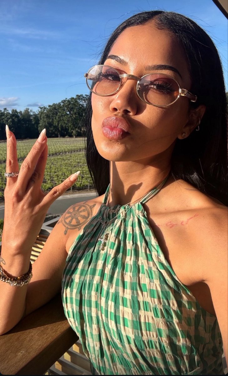 Bodega Baddie tweet media