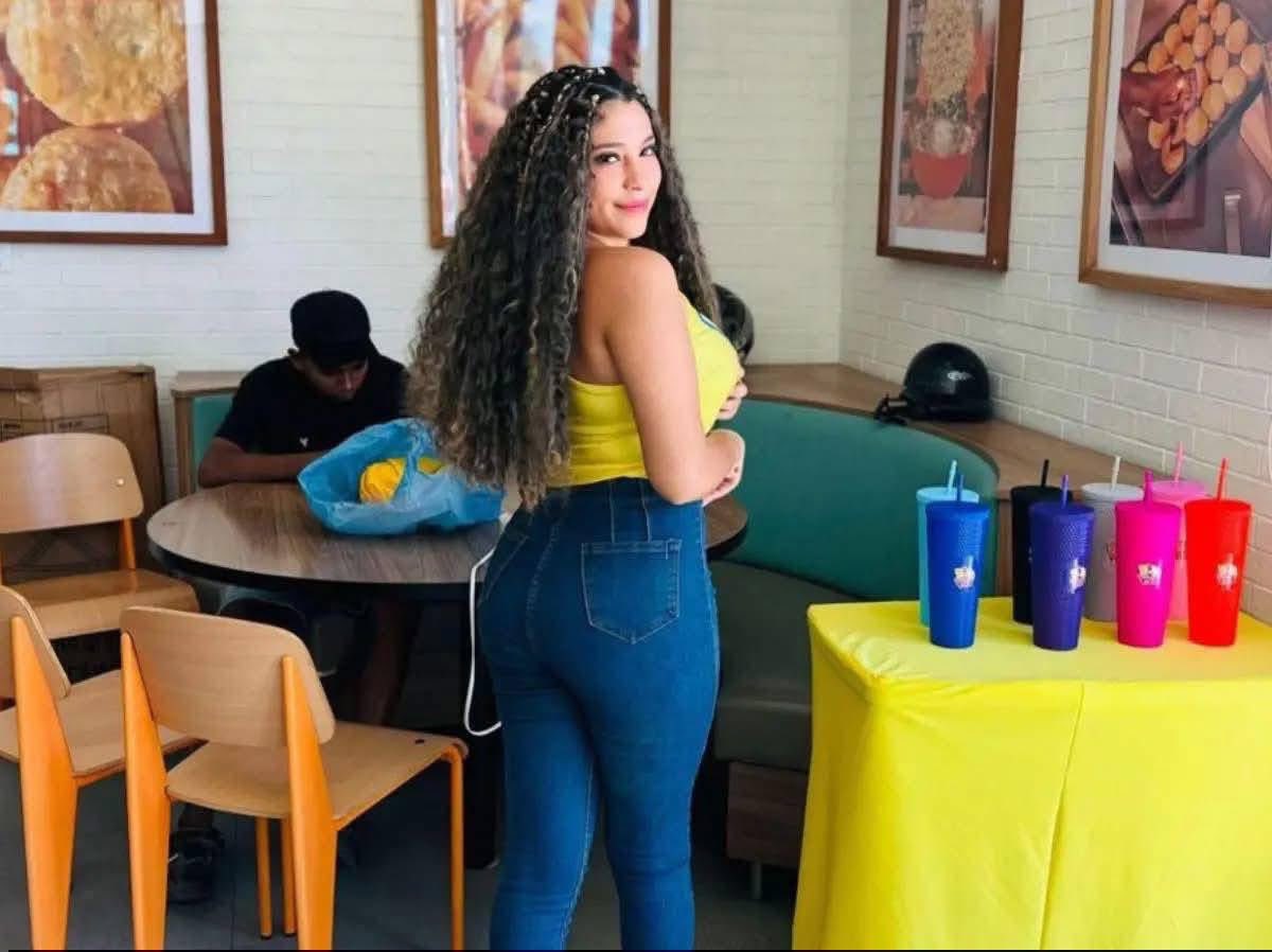 “La quiero ver viva”: desgarrador clamor de madre de Katherine Mejía, modelo y creadora de contenido encontrada muerta en Tocoa, Colón.

“Es un dolor que ninguna madre espera, es duro”, expresó entre lágrimas la madre de la joven, “es duro ver a una hija así”. 😭