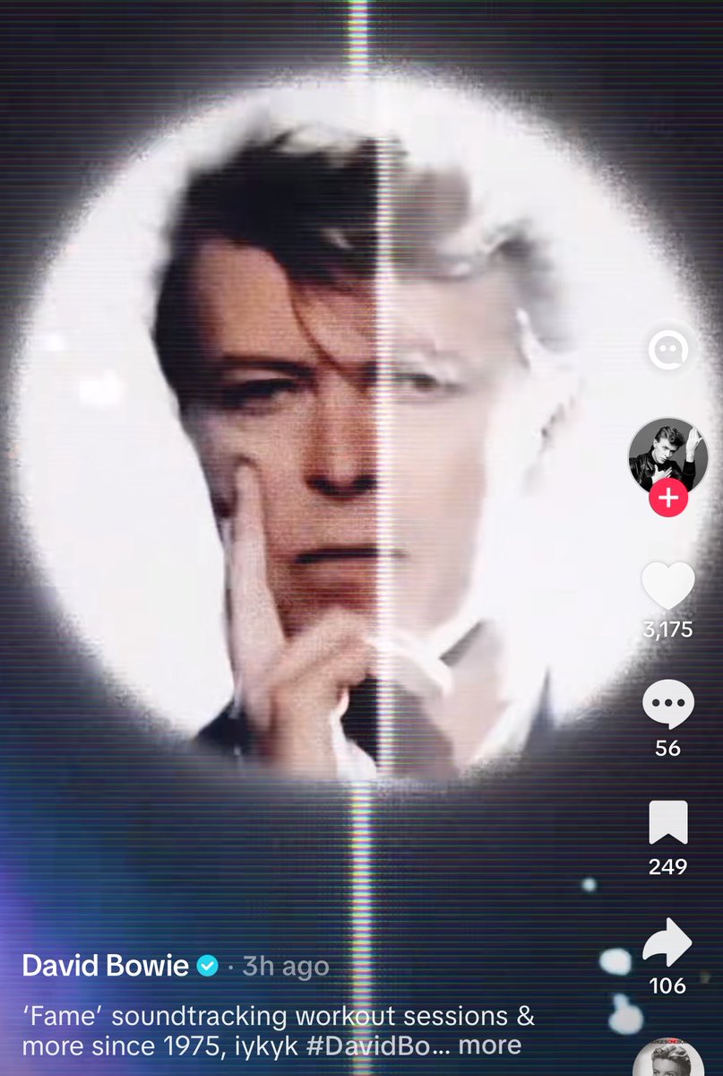 HudsonwilliamMX's tweet photo. La cuenta oficial de David Bowie en Tiktok compartió un video con "Fame" la canción que se usó en la campaña de Hudson para Paloton y pusieron la descripción: “Fame ha acompañado sesiones de entrenamiento y más desde 1975, si sabes, sabes #DavidBowie #Fame #HudsonWilliams #nostalgia”