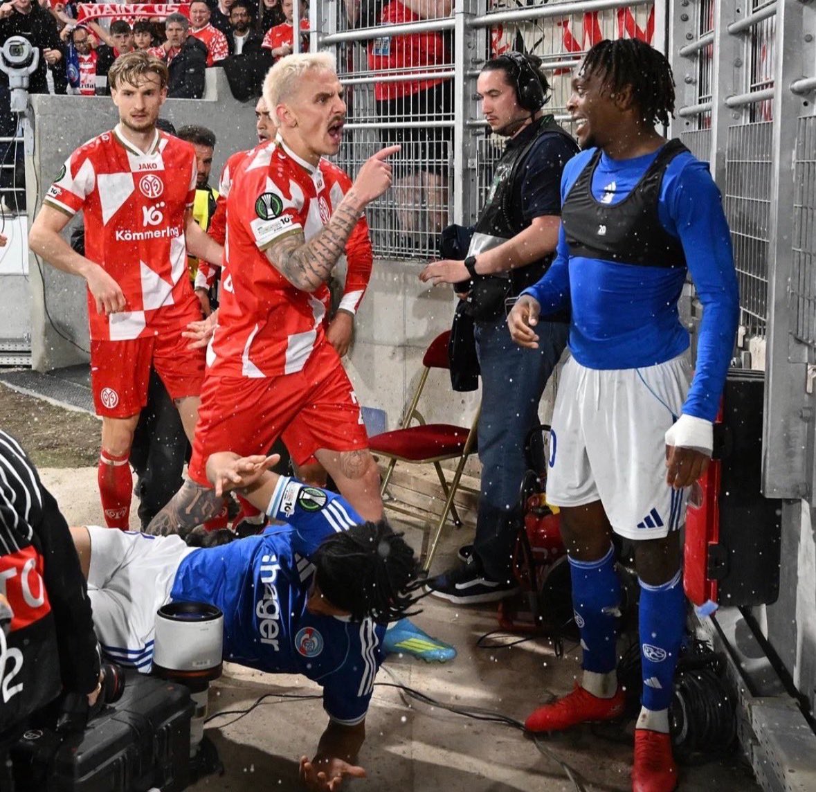 La photo est tellement cold 🥶

#RCSA #RCSAM05