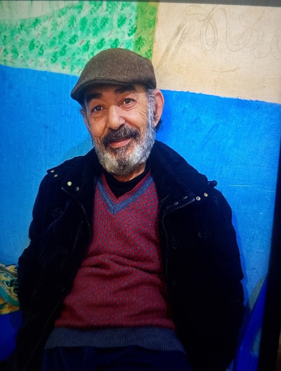 السلطة الفلسطينية تسلم المقاتل السابق في صفوف حركة فتح محمود العدرة إلى السلطات الفرنسية عبر #الأردن، بعد توجيه اتهامات إليه بتنفيذ عملية عسكرية في #فرنسا عام 1982

ويعاني العدرة من أمراض صعبة أبرزها سرطان المثانة وشبكيات في القلب، وأنهى قبل أشهر علاجه الكيماوي وفي حاجة إلى علاج