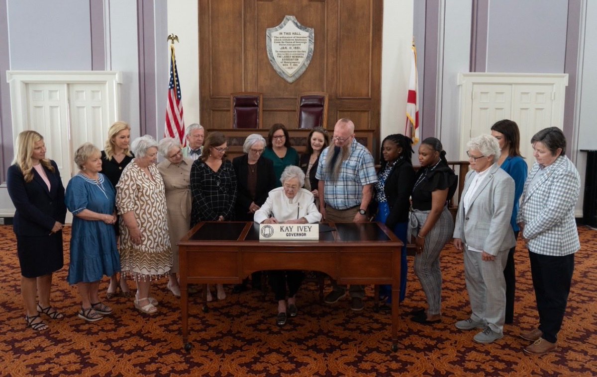 ALColdCase's tweet photo. I was honored to stand alongside our partners and friends at Victims of Crime and Leniency today as Governor Kay Ivey signed the proclamation officially recognizing April as Crime Victims’ Rights Month.

A meaningful moment for victims, families, and everyone working to ensure their voices are heard.

#CrimeVictimsRights #alabama #BeTheSpark