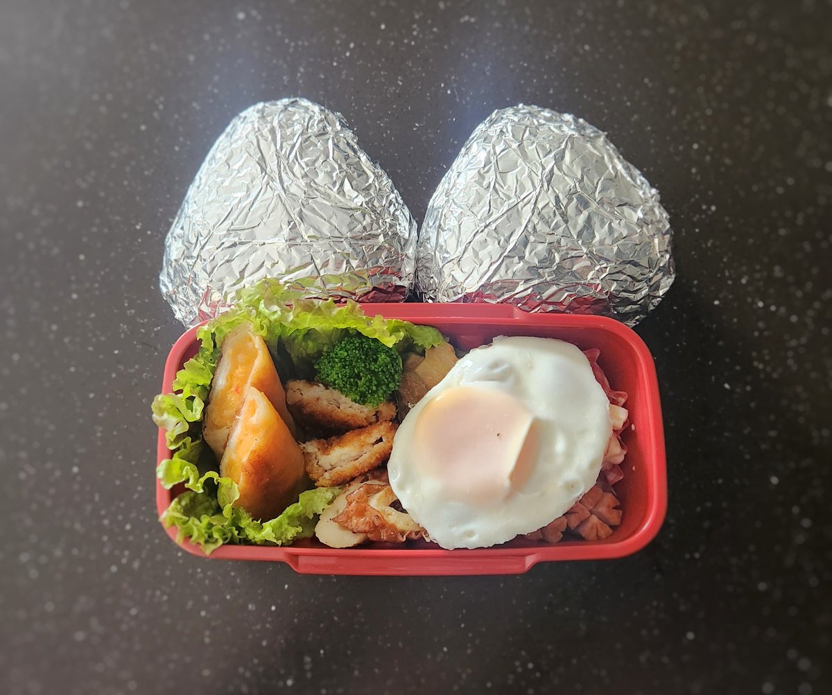 obento_BBA's tweet photo. おはようございます️☀️.°
今日のお弁当🍱

目玉焼き
ウィンナー
エビチリ春巻き
白身フライ
筍のネギ味噌焼き
竹輪とピーマンの中華炒め
マカロニサラダ

 #お弁当 
 #お弁当記録 
 #お弁当日記 
 #お弁当作り 

今週もお疲れさまでした🙂‍↕️💕 https://t.co/SYKJFYAjMp