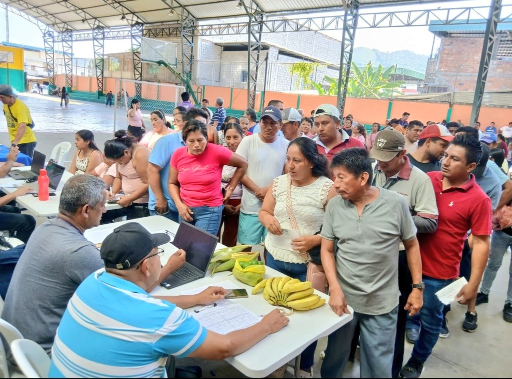 Agricultura_CZ4's tweet photo. #Manabí | Participamos en la jornada “Brigadas Sociales del Nuevo Ecuador”, organizada por la @GoberManabi en el cantón #24DeMayo, esta iniciativa del Gobierno nos permite acercar nuestros servicios a los pequeños y medianos productores agropecurios. 🇪🇨🇪🇨
#ElNuevoEcuador https://t.co/KN5QVtBQj0
