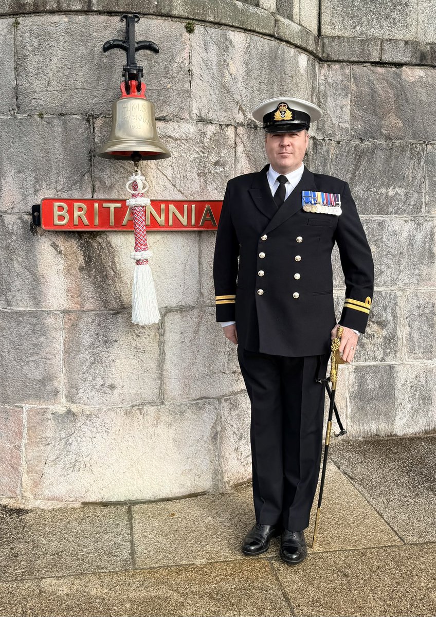 Lt_MarkGower's tweet photo. Proud to have passed out today as an officer from BRNC Dartmouth. Commissioned from WO to Lt RN. Deeply honoured to continue serving His Majesty The King. ⚓
#RoyalNavy @DartmouthBRNC https://t.co/rZQ5FnDtxa