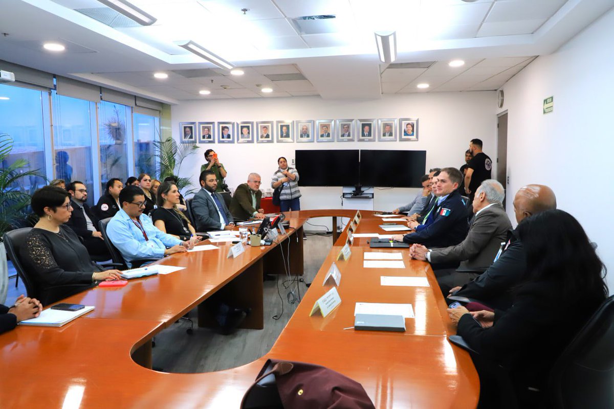 LopezCasarinJ's tweet image. Firmamos un convenio con la @PROFEPA_Mx para reforzar la vigilancia ambiental y el cuidado de nuestro territorio, incluyendo nuestras barrancas. 🌱

Agradezco a @mariana_boy por su disposición y compromiso con la protección de nuestro entorno.

#CasarínAlcalde
#TodoEsPosible