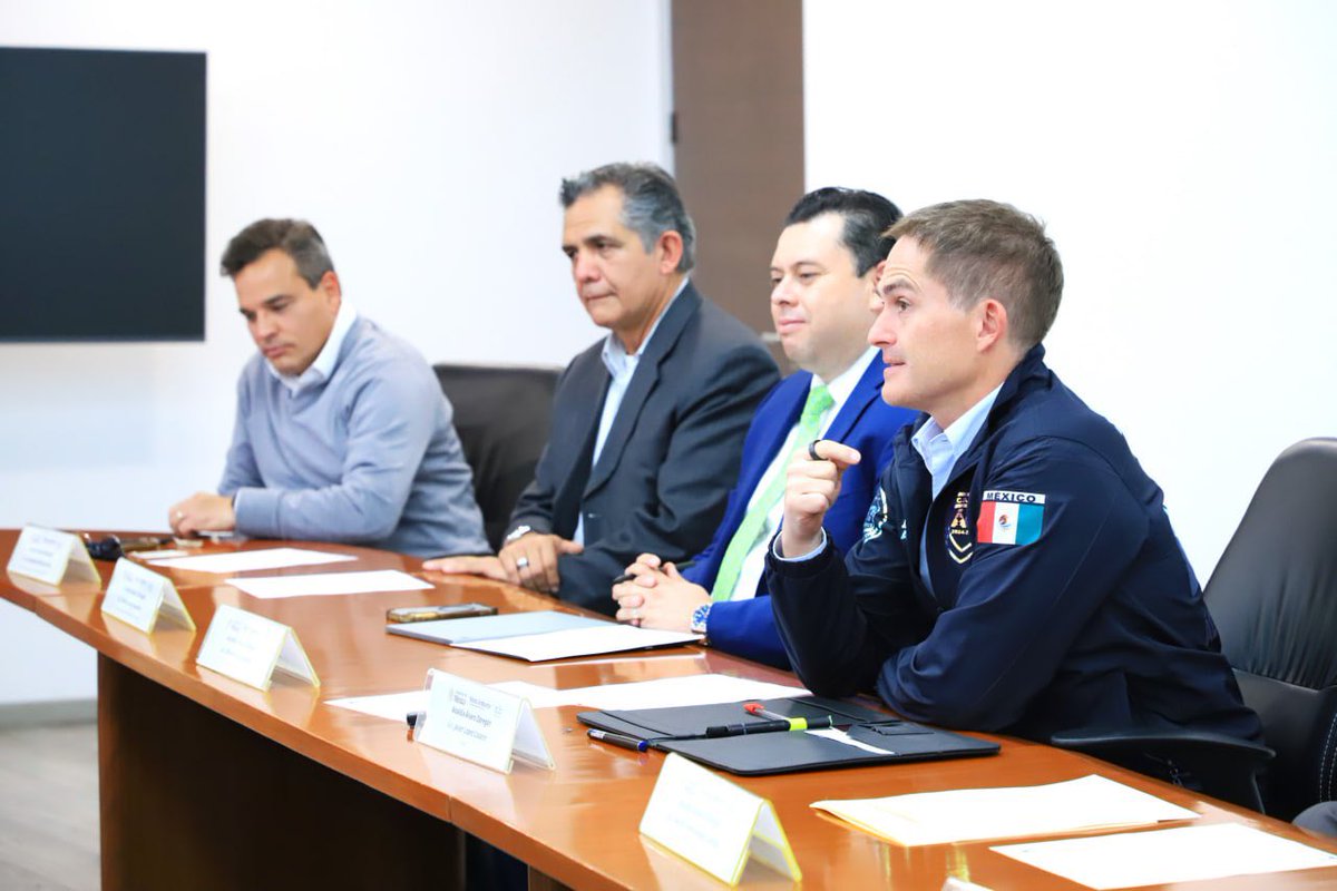 LopezCasarinJ's tweet image. Firmamos un convenio con la @PROFEPA_Mx para reforzar la vigilancia ambiental y el cuidado de nuestro territorio, incluyendo nuestras barrancas. 🌱

Agradezco a @mariana_boy por su disposición y compromiso con la protección de nuestro entorno.

#CasarínAlcalde
#TodoEsPosible