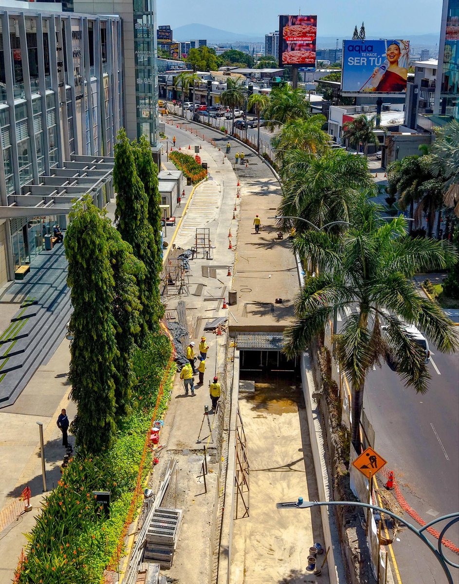 Hoy colocaremos las últimas losetas de la obra de drenaje en la zona rosa.

Seguimos avanzando🇸🇻