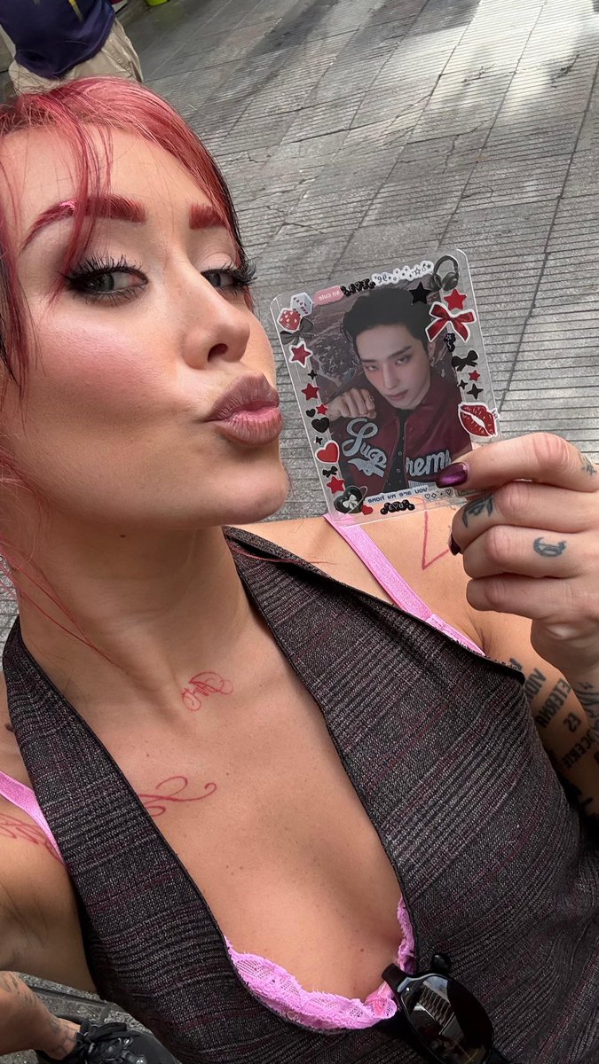 kiki⭒is unique tweet media