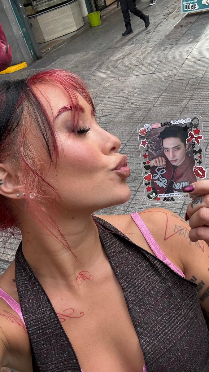 kiki⭒is unique tweet media